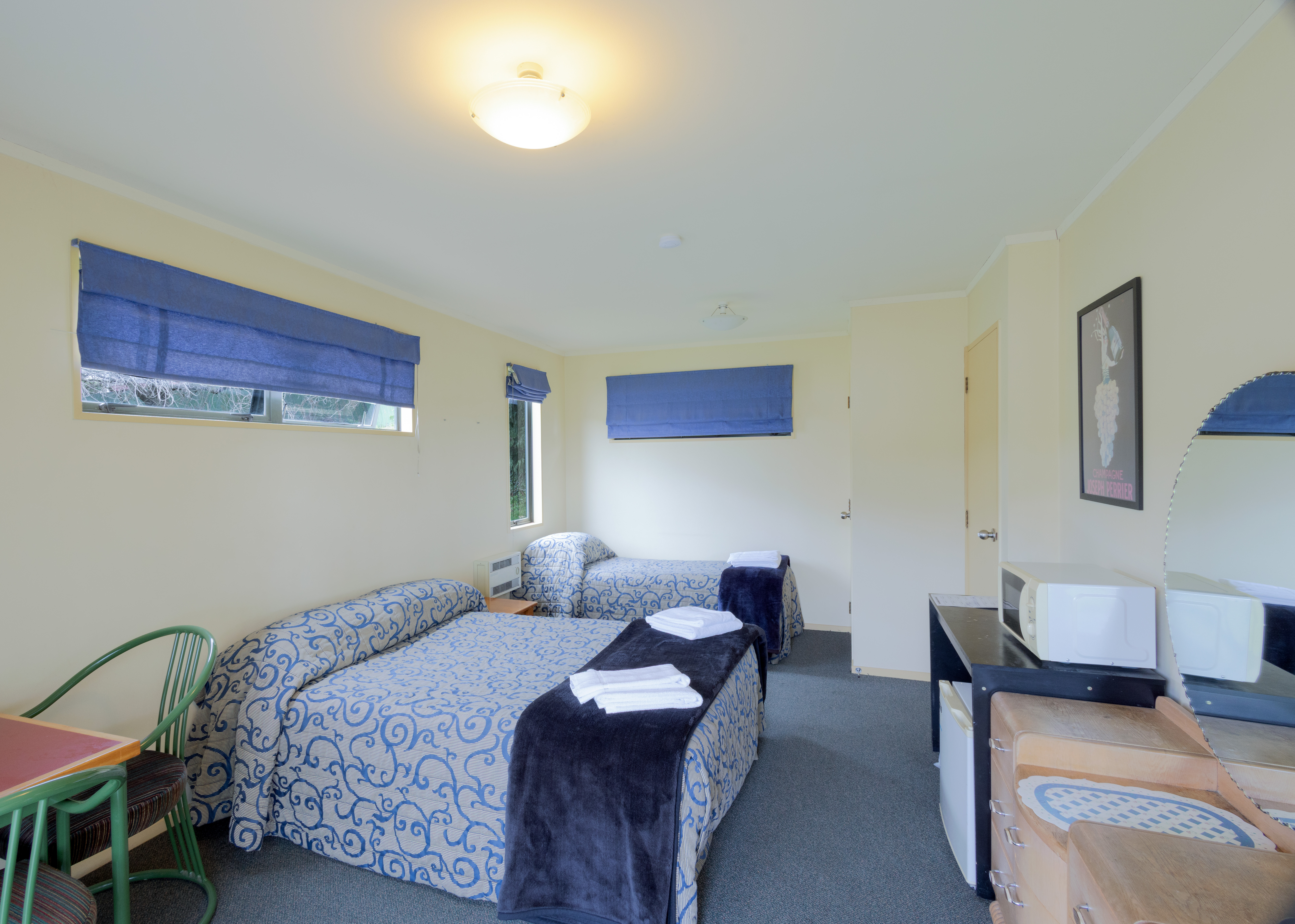Single Room - Shared Bathroom