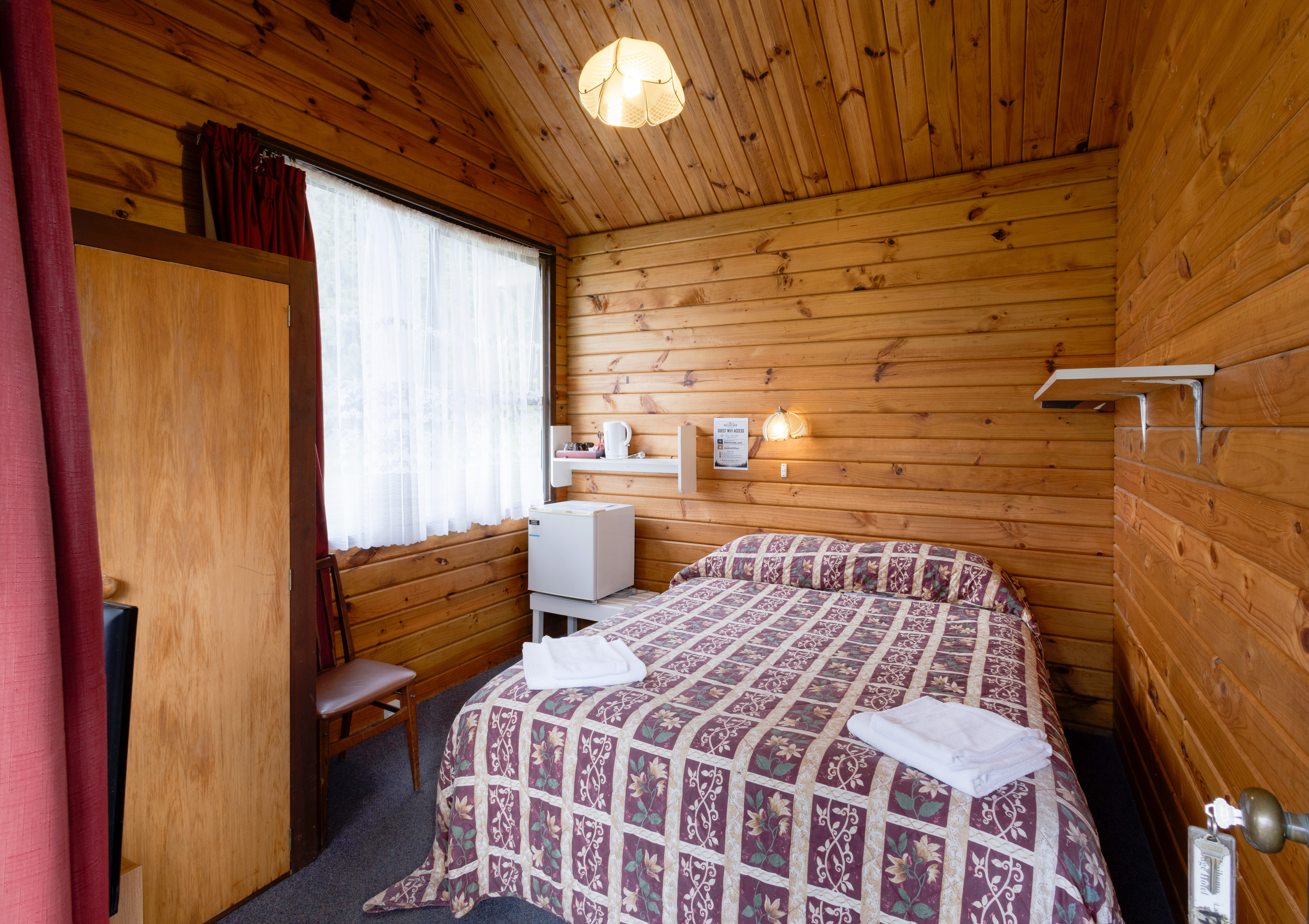 Queen Room - Shared Bathroom